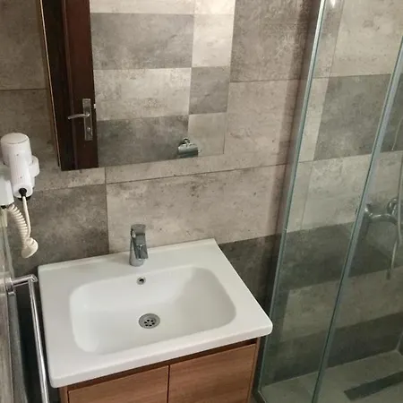 Orya Aparts 3*